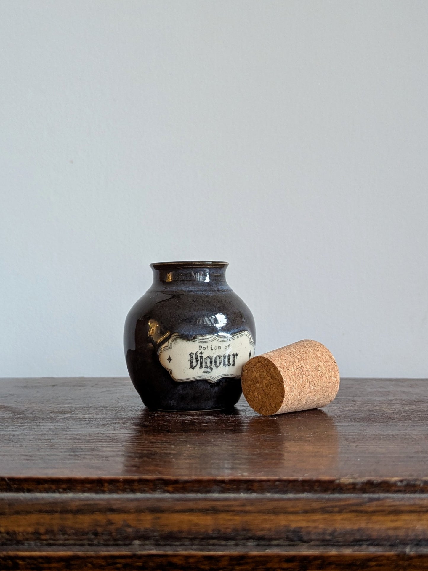 Small Potion of Vigour Bottle - Black Pearl