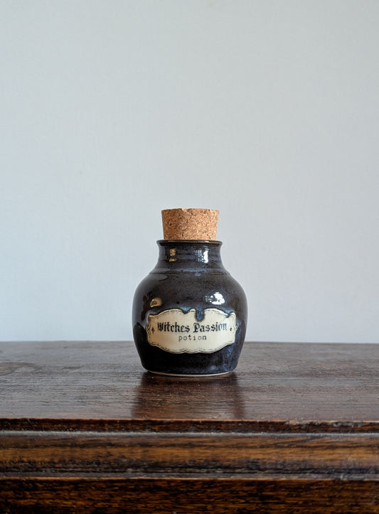 Small Witches Passion Potion Bottle - Black Pearl