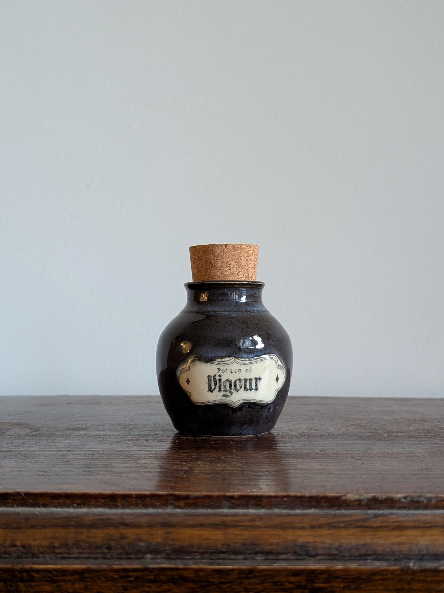 Small Potion of Vigour Bottle - Black Pearl