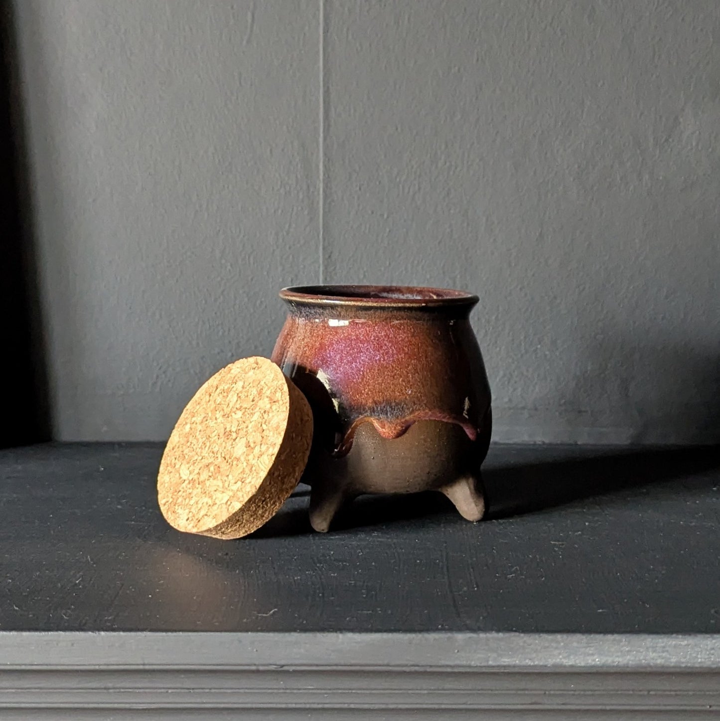 Small cauldron pot