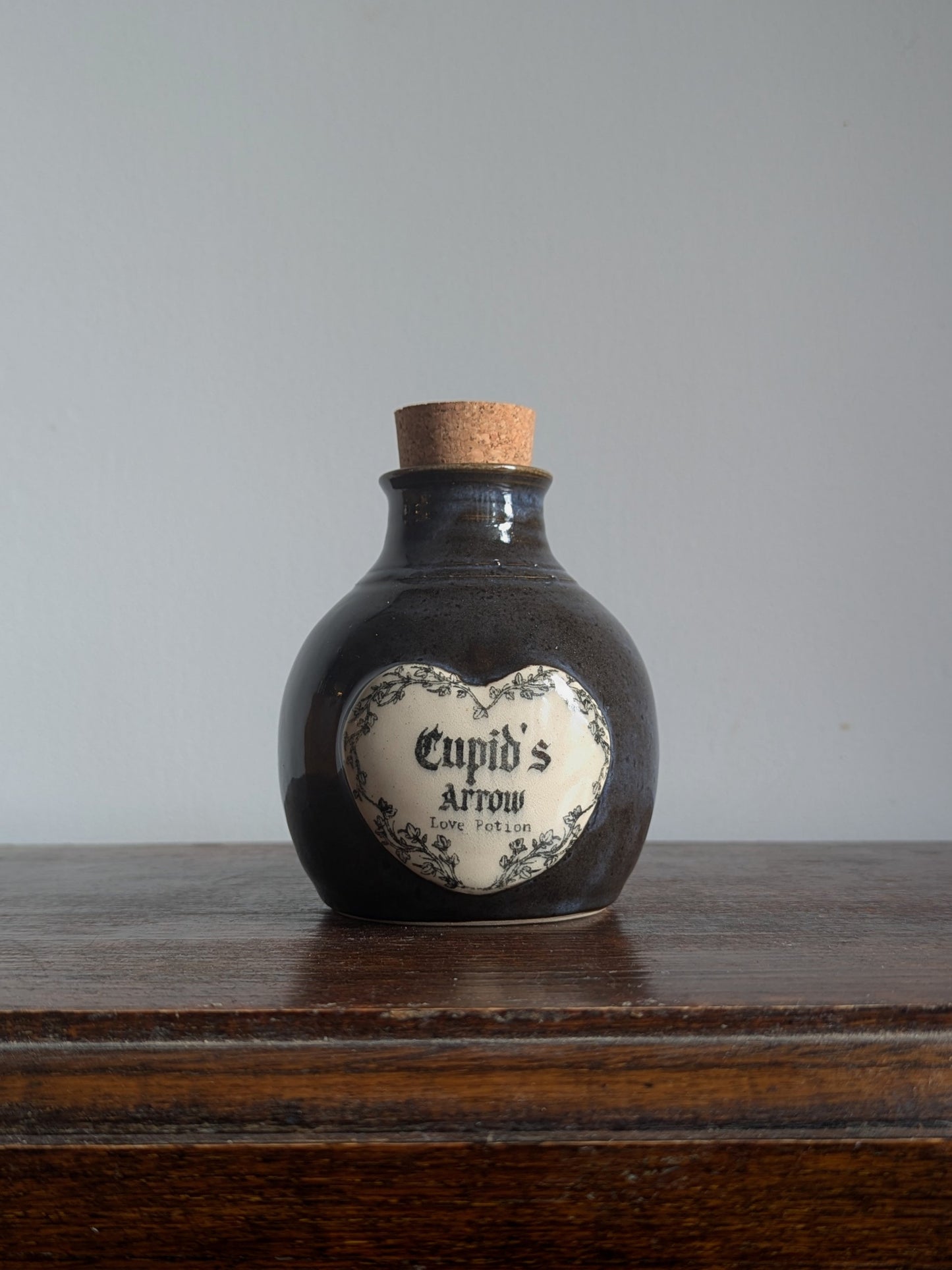 Cupid's Arrow Love Potion Bottle - Black Pearl