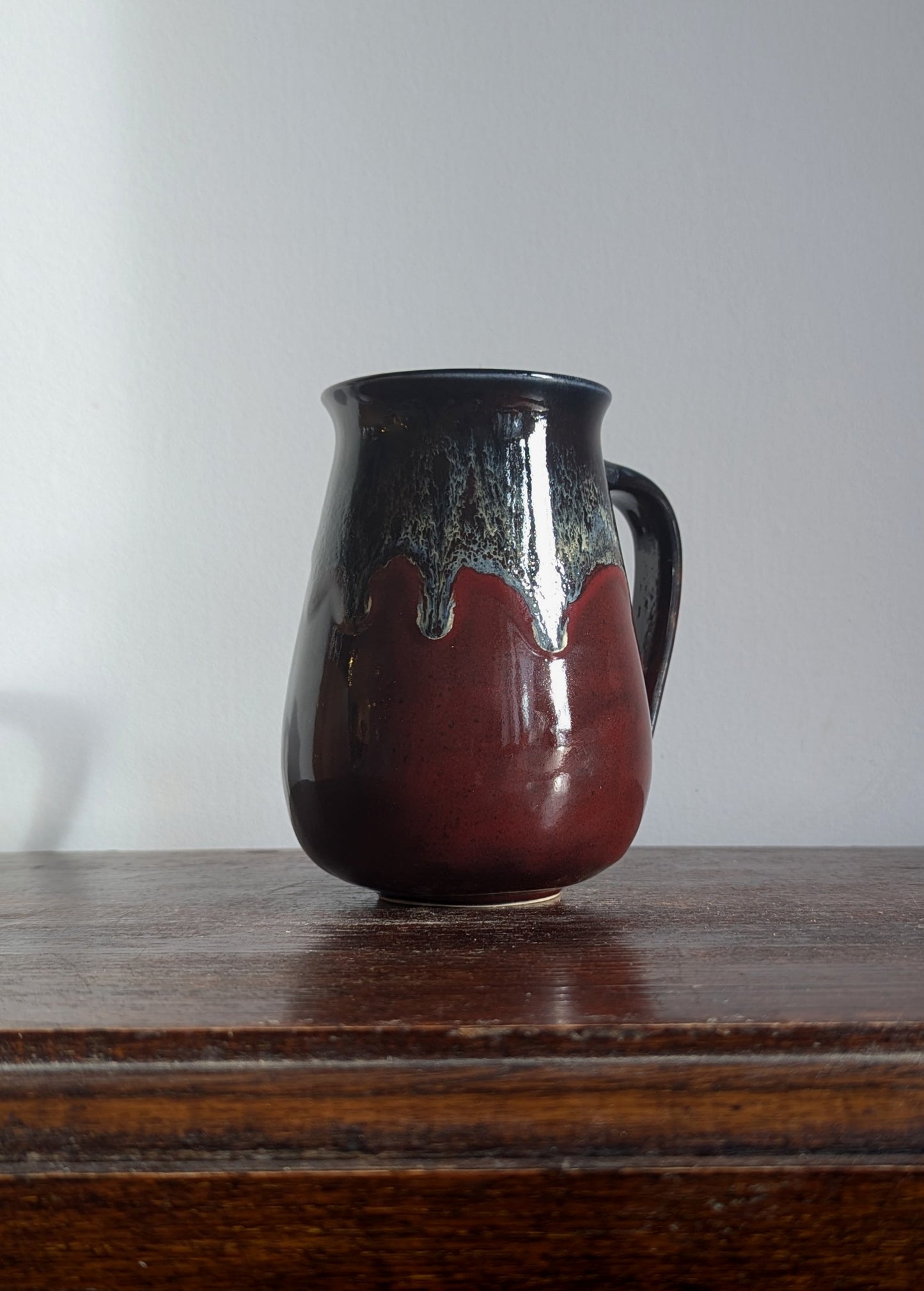 Heart Warmer curved mug - Dracula